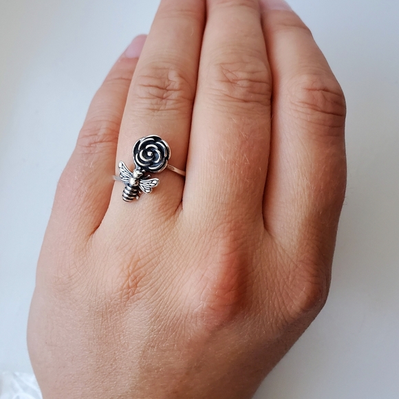 New 925 Sterling Silver Bee & Flower Ring Size 8 - Picture 4 of 4